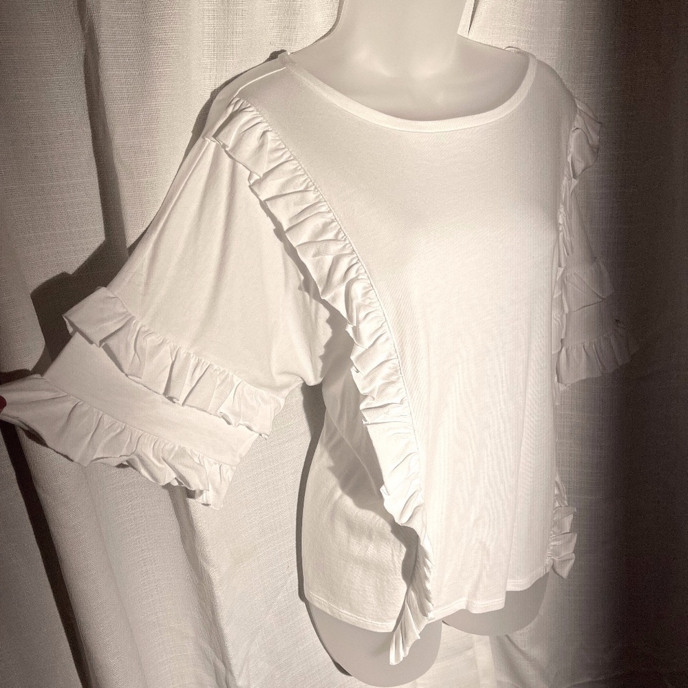 Rachel Parcell White Knit Blouse w/Ruffles